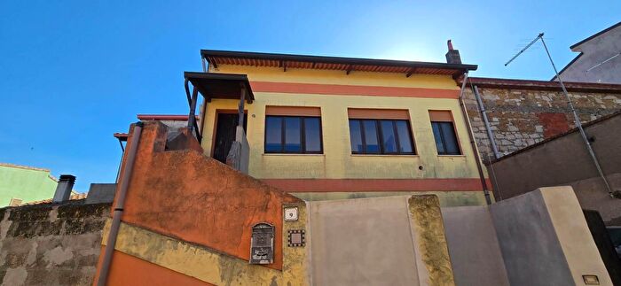 Appartamento con 6 locali in vendita in Via Cesare Battisti, Villamassargia