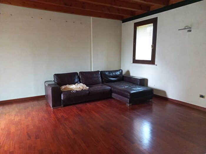 Appartamento quadrilocale in affitto in Via Giovanni Chiassi, Centro, Castiglione delle Stiviere