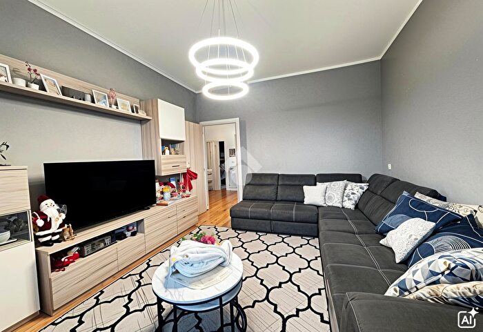 Appartamento trilocale in vendita in Via Bacone, Seregno