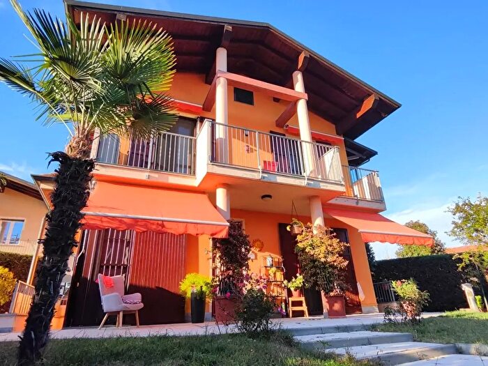 Casa con 8 locali in vendita in Via XXV Aprile Bis, Guardamiglio