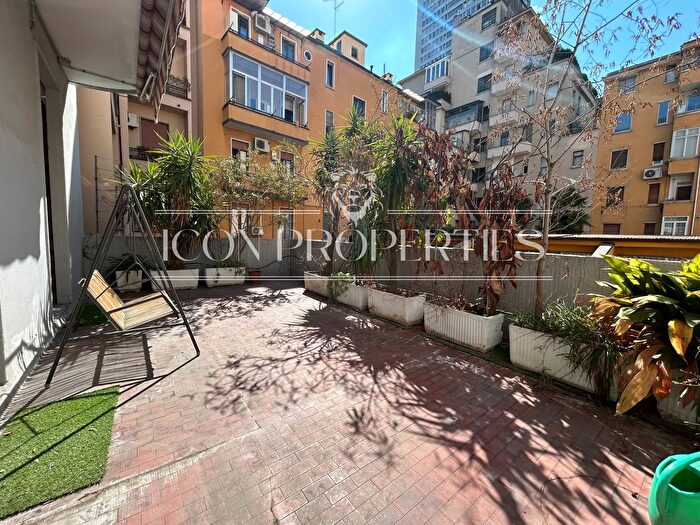 Appartamento trilocale in vendita in Via Carlo Tenca, Milano