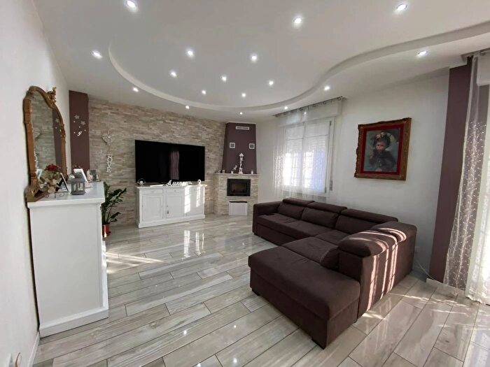 Appartamento con 7 locali in vendita in Via del Pretorio Sassuolo, Sassuolo