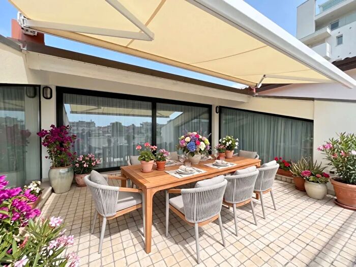 Appartamento quadrilocale in vendita in Via Ippolito Pindemonte, Jesolo