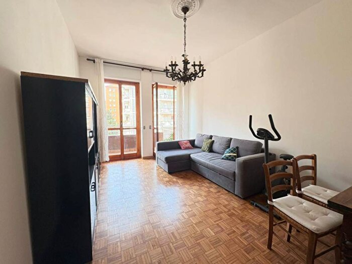 Appartamento bilocale in affitto in Via Durazzo, Quartiere Feltre, Milano