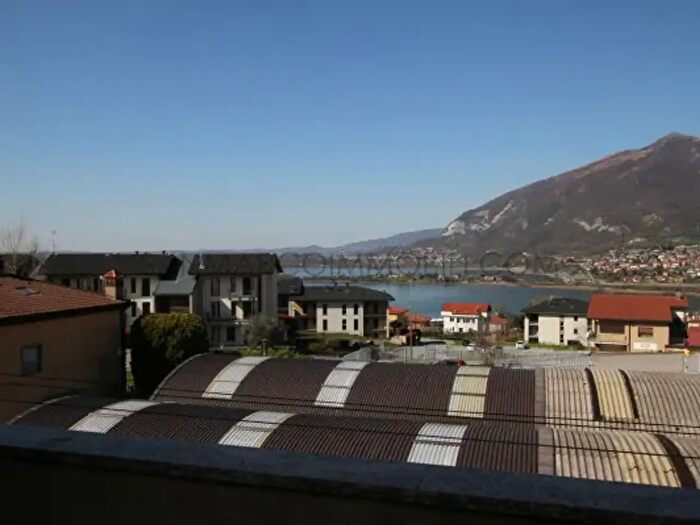 Casa con 6 locali in vendita in Galbiate