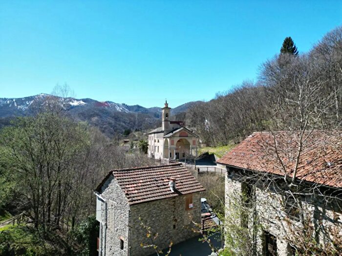 Casa quadrilocale in vendita in Vessati, Quarna Sotto