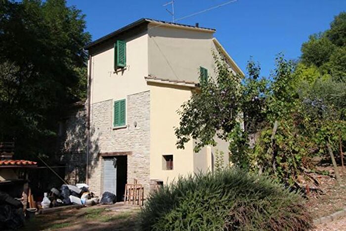 Casa con 5 locali in vendita in Urbino