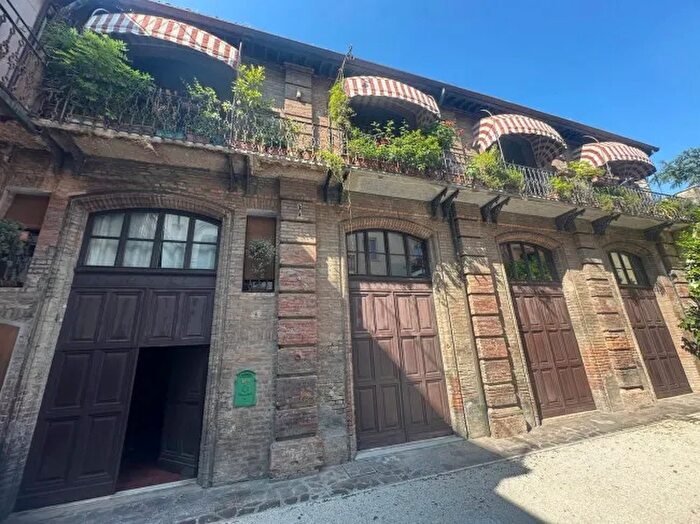 Casa con 6 locali in vendita in Mantova