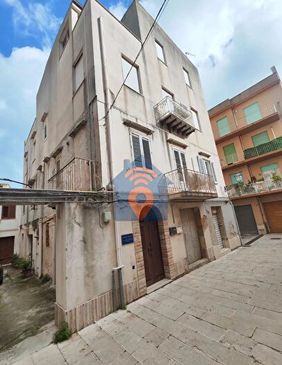 Appartamento con 9 locali in vendita in Via Vittorio Emanuele Castelvetrano, Castelvetrano