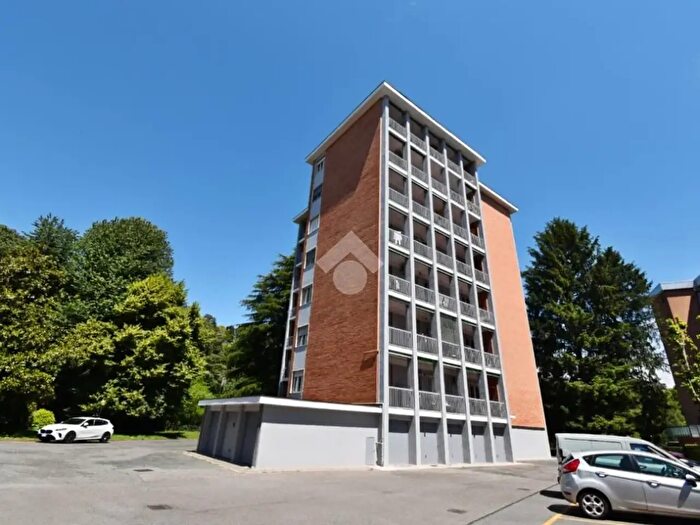 Appartamento con 5 locali in vendita in Via Lorenzo Garda, Ivrea