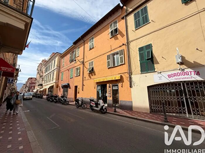 Appartamento quadrilocale in vendita in Via Vittorio Emanuele, Bordighera