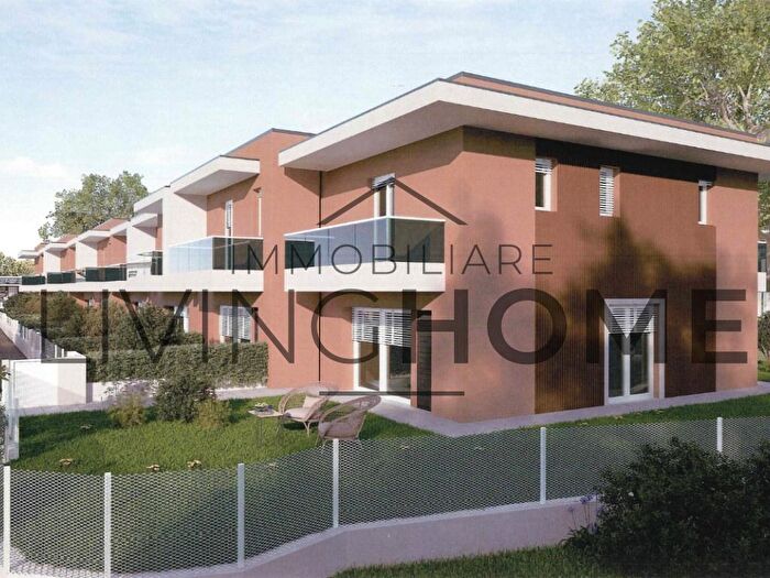 Casa quadrilocale in vendita in Via Emilia, Cesena