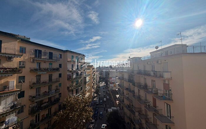 Appartamento con 6 locali in vendita in Via Domenico Fontana, Napoli