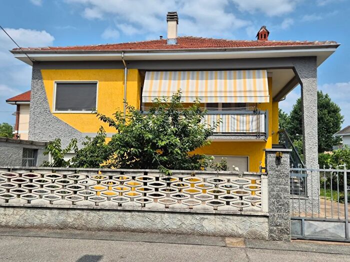 Appartamento con 5 locali in vendita in Via Petrarca, Carmagnola