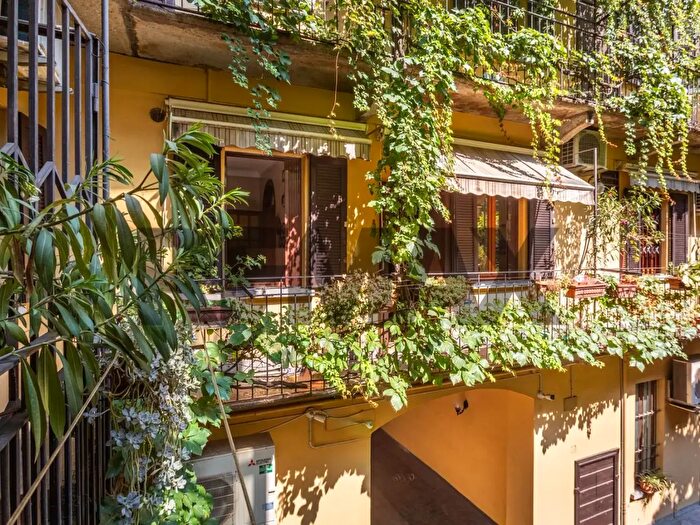 Appartamento quadrilocale in vendita in Via Rosmini, Milano
