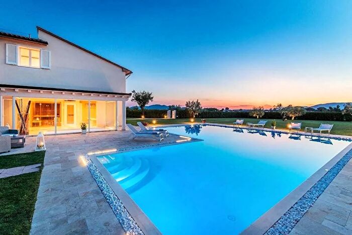 Casa con 10 locali in vendita in Monsummano Terme