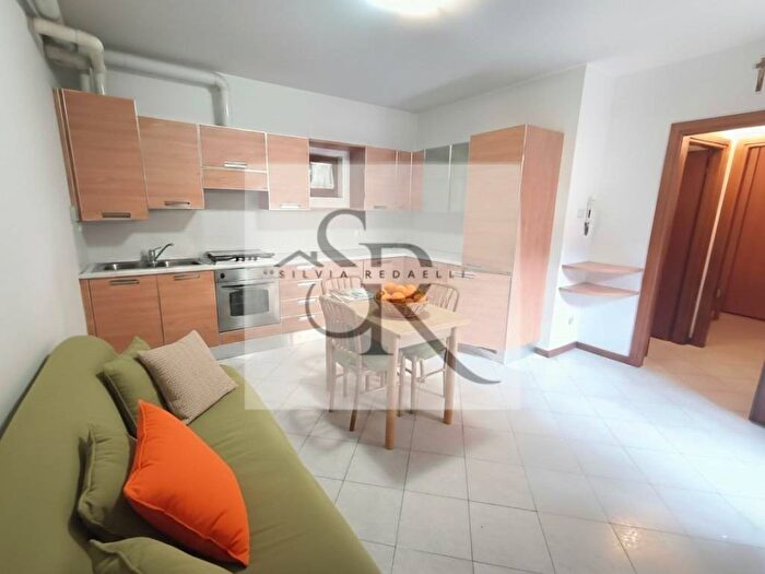 Appartamento bilocale in affitto in Via Santa Barbara, Belledo, Lecco