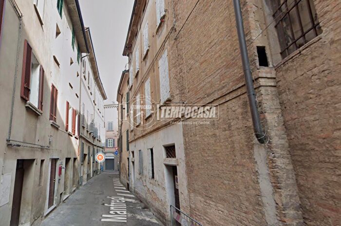 Casa con 10 locali in vendita in Reggio Emilia