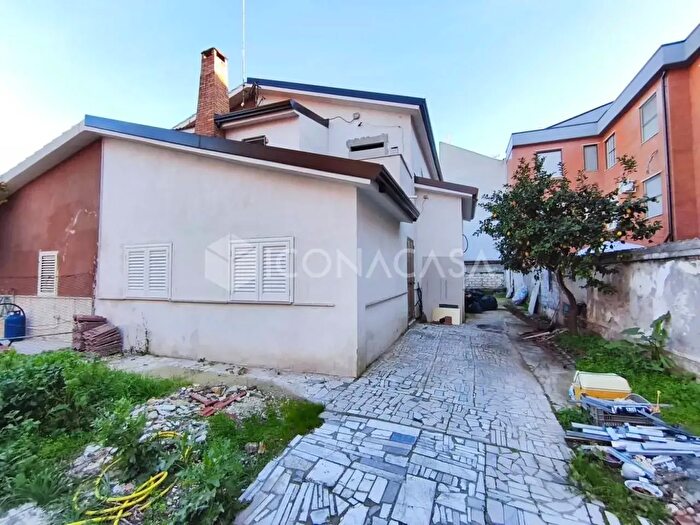 Appartamento con 7 locali in vendita in Via Taranto, San Severo