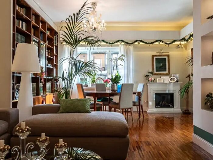 Appartamento con 5 locali in vendita in Via Ambrogio Traversari, Roma