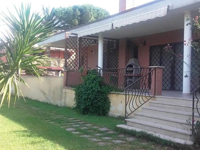 Casa quadrilocale in affitto in Via Attilio Momigliano, Roma