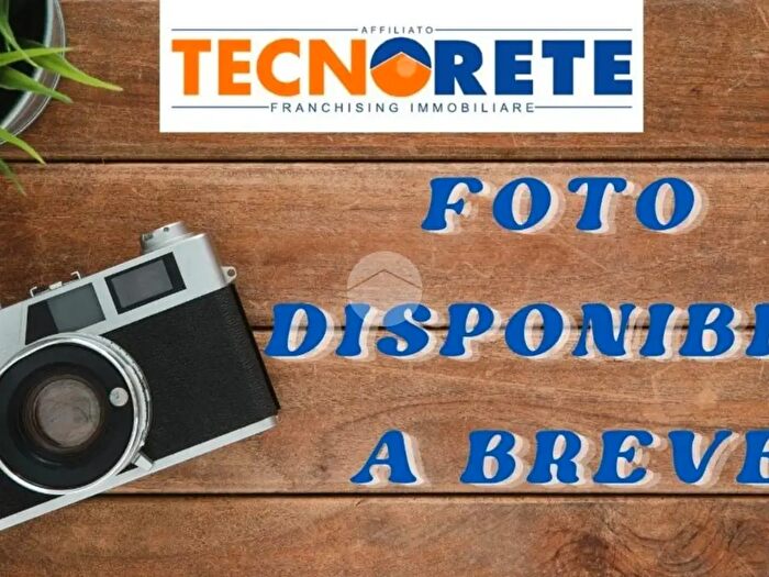 Appartamento trilocale in vendita in Via Morlupo, Roma