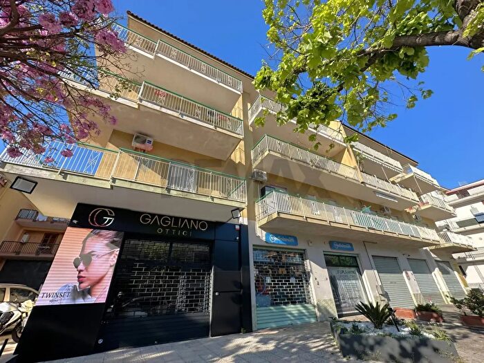 Appartamento con 6 locali in vendita in Via Giulio Cesare, Villabate