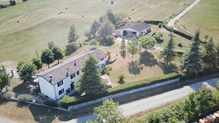 Casa con 5 locali in vendita in Gropparello