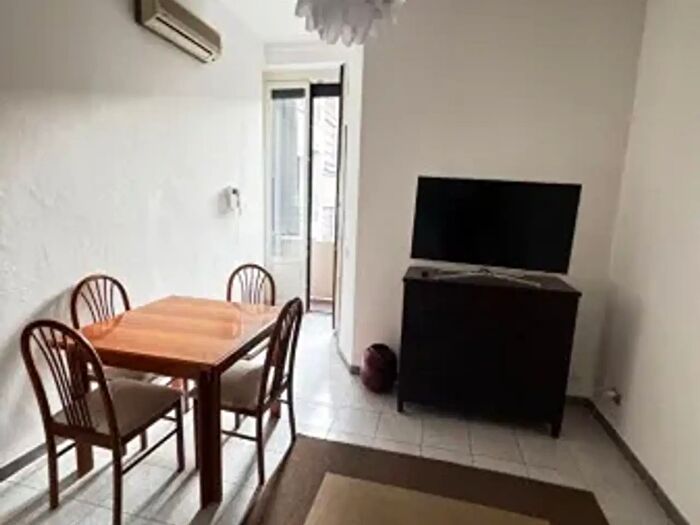 Appartamento trilocale in affitto in Via Giulio Uberti, Milano