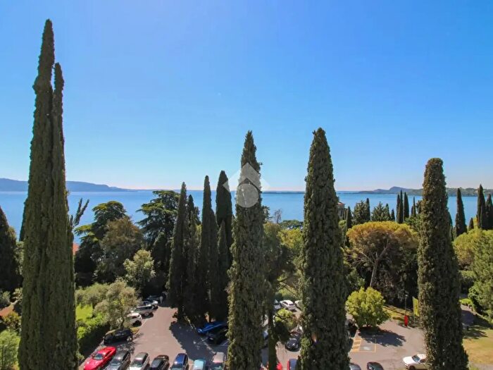 Appartamento bilocale in affitto in Via al Vittoriale, Gardone Riviera
