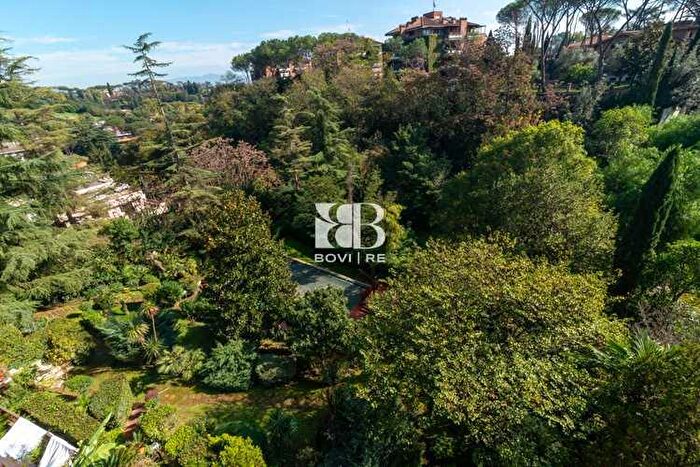 Appartamento con 6 locali in vendita in Via La Sila RomaCortina dAmpezzo, Roma