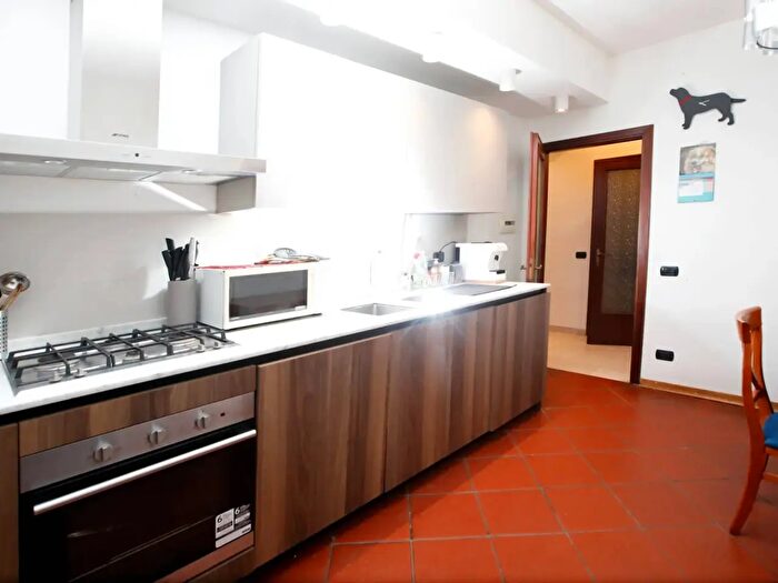 Appartamento con 5 locali in vendita in Viale Mameli, Livorno