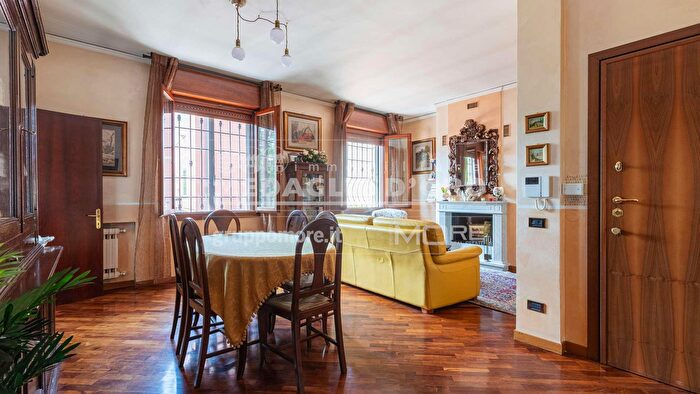 Appartamento quadrilocale in vendita in Via Alba, Modena