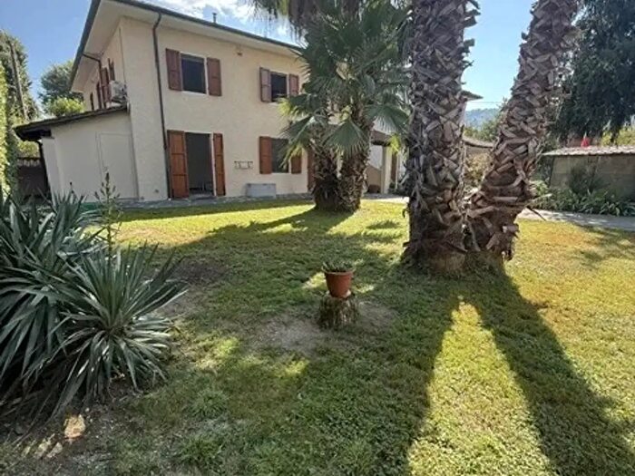 Casa con 7 locali in vendita in Camaiore