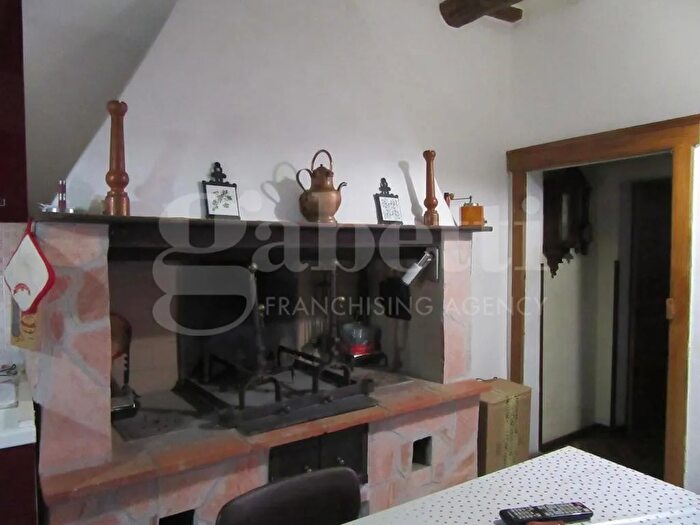 Casa con 9 locali in vendita in Gavorrano