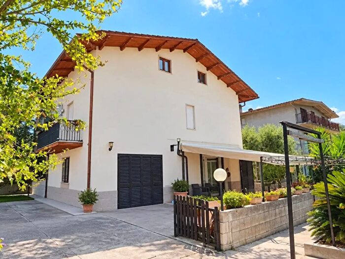 Casa con 8 locali in vendita in Localitànbsp Contrada Collatuno, Montorio Al Vomano
