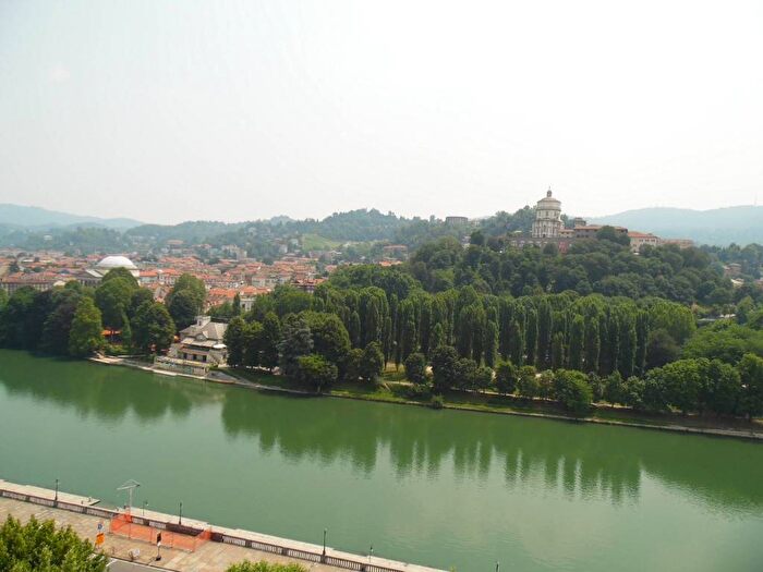 Appartamento trilocale in affitto in Corso Cairoli, Via della Rocca, Torino