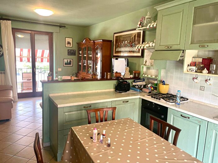 Casa con 10 locali in vendita in Asciano