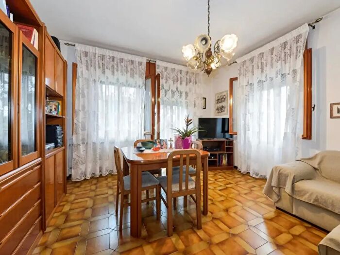 Casa con 7 locali in vendita in Via Caltressa, Mirano