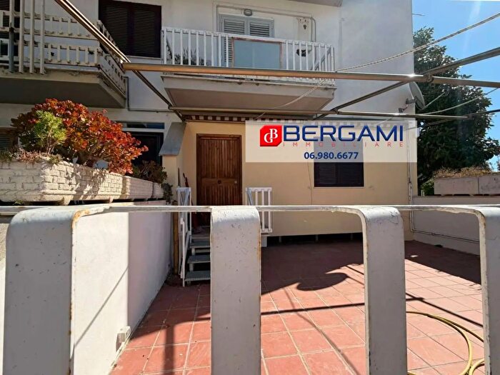 Appartamento con 5 locali in vendita in Nettuno