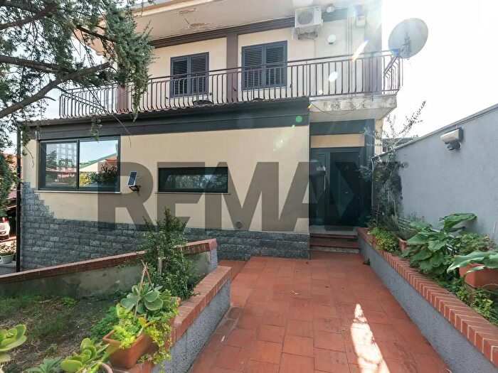 Appartamento trilocale in vendita in Via dei Gerani, Mascalucia
