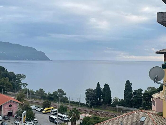 Appartamento con 5 locali in vendita in Via XXV Aprile, Pieve Ligure