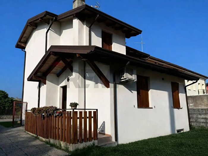 Casa quadrilocale in vendita in Via Piave, Pordenone
