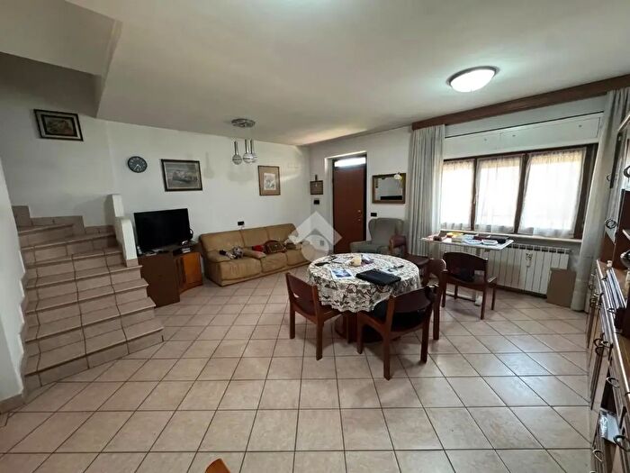 Casa con 5 locali in vendita in Via Cosenza, Avezzano