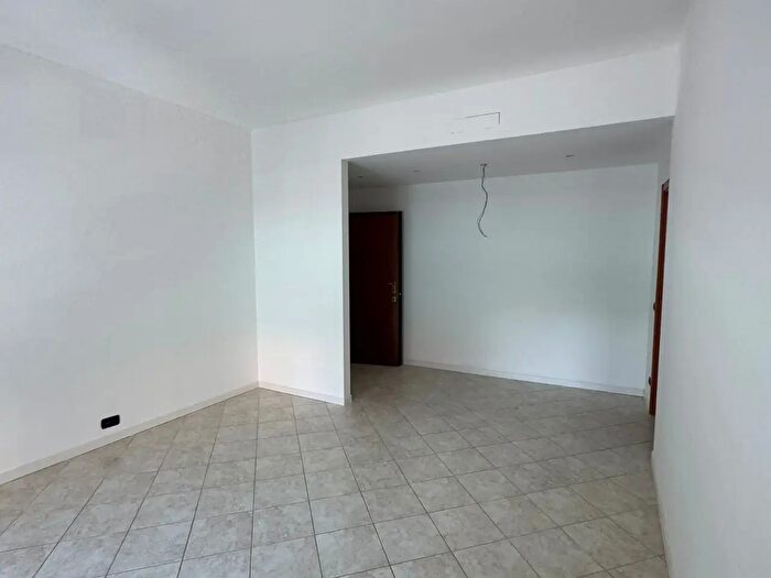 Appartamento con 6 locali in affitto in Via Pietro Micca, Legnano