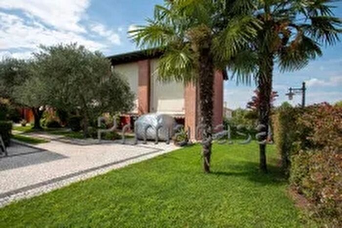 Casa con 9 locali in vendita in Via Tempesta, Noale