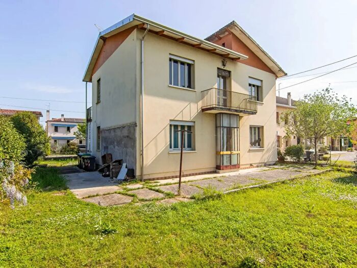Casa con 6 locali in vendita in Via Tommaso Salvini, Padova