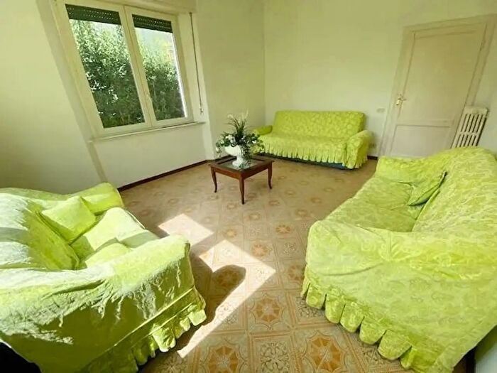 Appartamento con 5 locali in affitto in Pisa