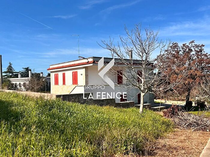 Casa con 6 locali in vendita in Cda Serralta, Locorotondo