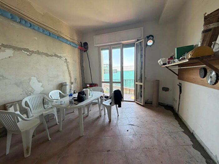 Appartamento trilocale in vendita in Via Forlanini, Firenze